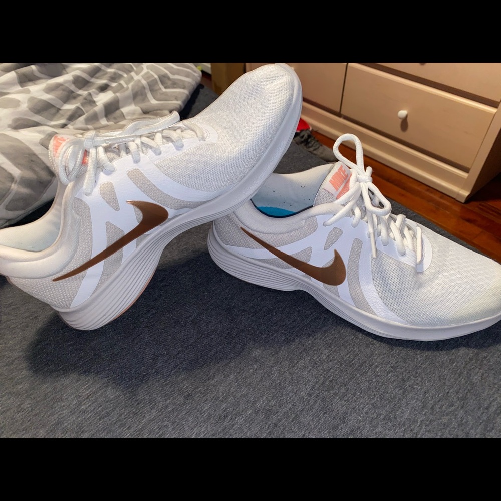 Women’s Nike revolution 4